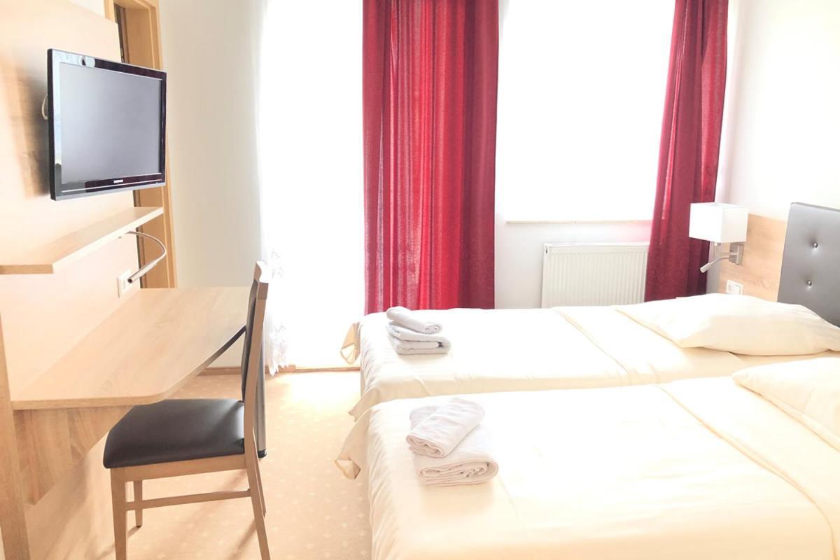 Hotel&Restaurant Miranda Siek Bagian luar foto